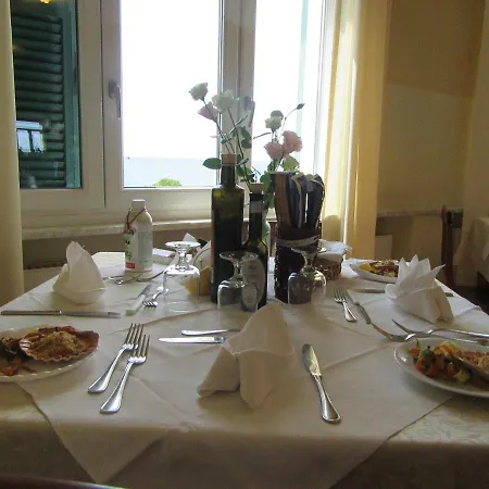 Casa Per Ferie Rossana 호텔 레반토